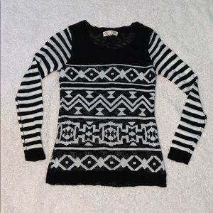 🌺Black and White Sweater